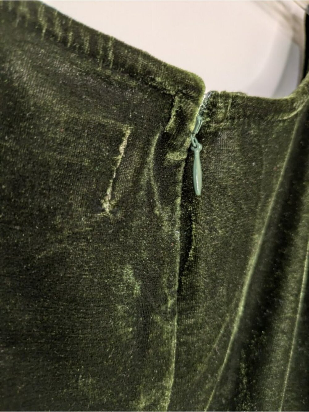 NWT Unique Vintage Dark Green Velvet Dress Short Sleeve Midi Wiggle Retro Sz 4X - Picture 4 of 6